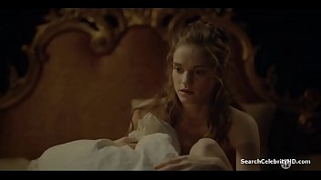 Celebrity-nudes Noemie Schmidt Versailles S01E04 2015