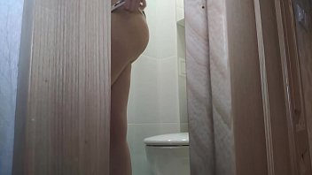 Closeup-creampie Man caught a girl in the toilet and used her hole for creampie