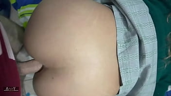 Real-amateur sácamela del culo! me duele un poquito! joven estudiante experimenta rico anal