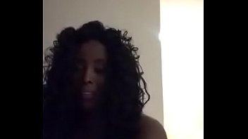 Culo Periscope video 1: negra moviendo el culo